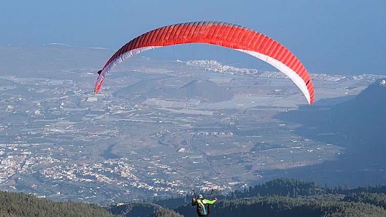 Muere un militar jubilado de 64 años en un accidente de parapente en la comarca aragonesa del Aranda
