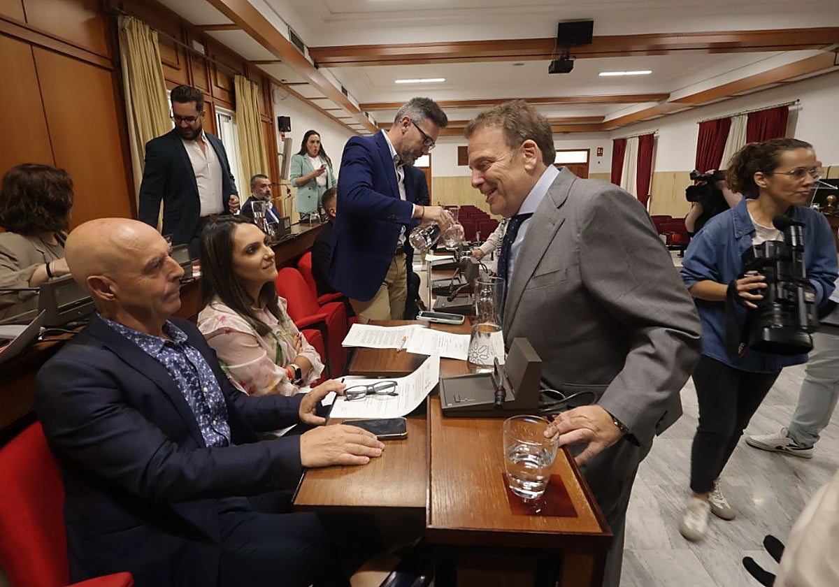 Concejales en los momentos anteriores al Pleno de octubre