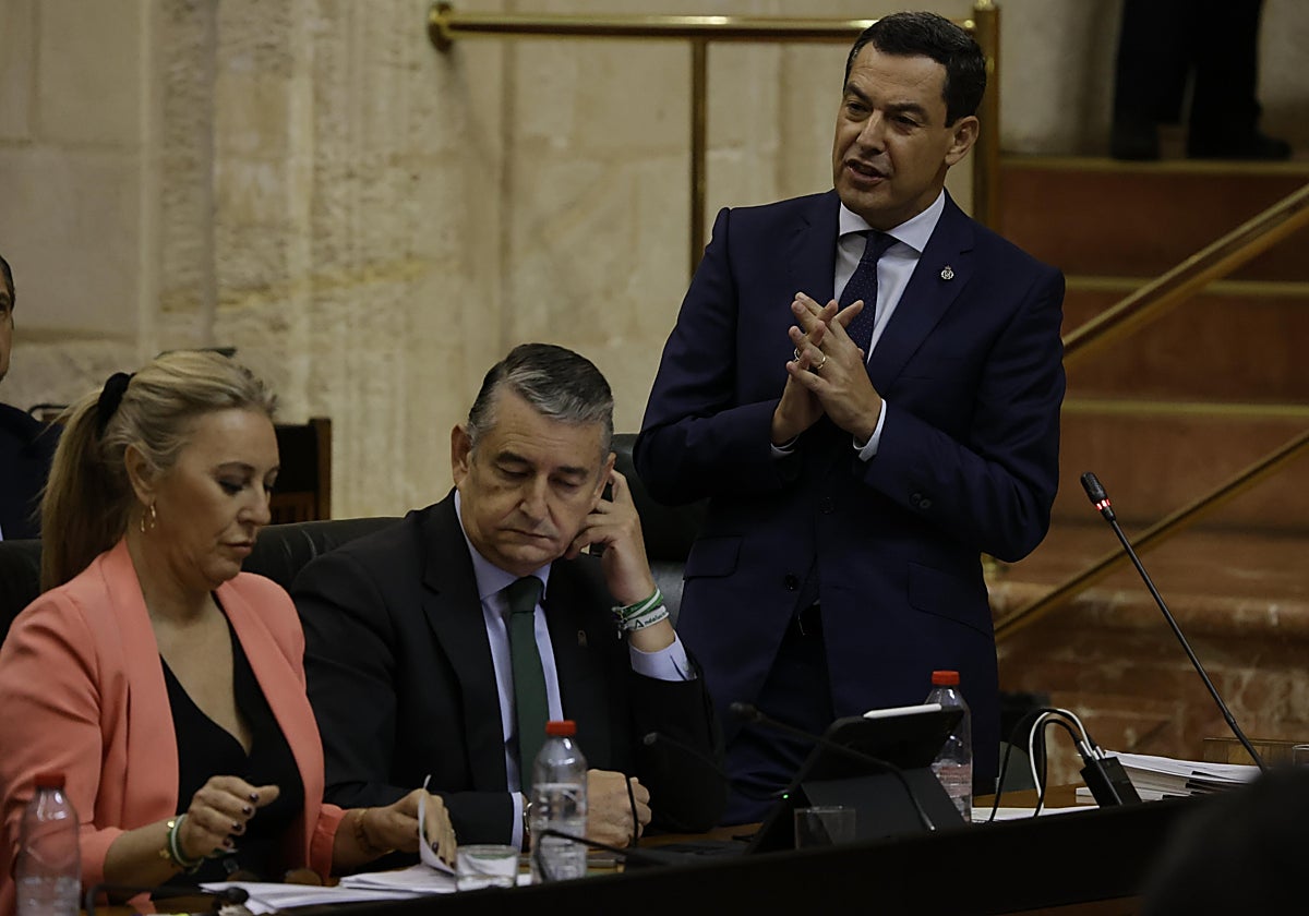 Moreno, en el Parlamento este jueves junto a los consejeros España y Sanz