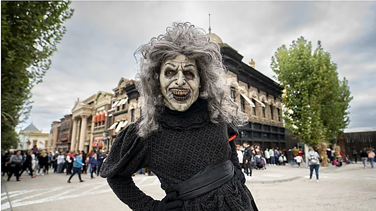 Actores caracterizados durante la temporada de Halloween