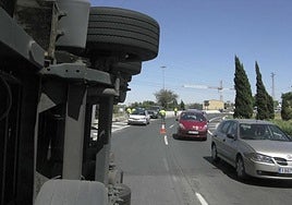 Un herido tras volcar un camión en la A-4 a la altura de La Carlota