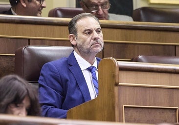 La carpeta con material «sensible» sobre Ábalos sale a la luz: más 'chistorras' y orgías con viagra