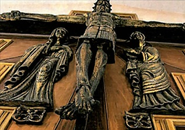 Detenido tras escupir e intentar destrozar el Cristo de una iglesia de Fuengirola