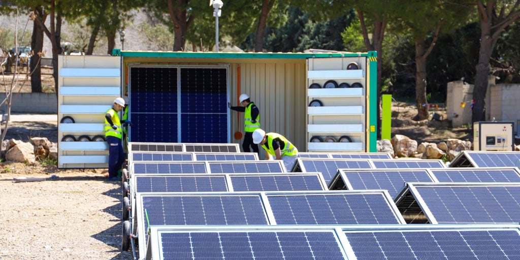 La mayor fábrica del mundo de generadores solares móviles abre en Villarrubia de Santiago (Toledo)
