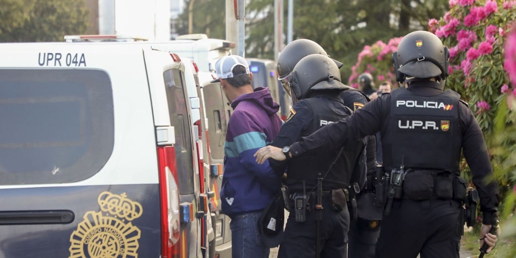 La juez no ve delito de lesiones en la agresión a 16 policías heridos durante las protestas por la crisis de la mejilla en 2023
