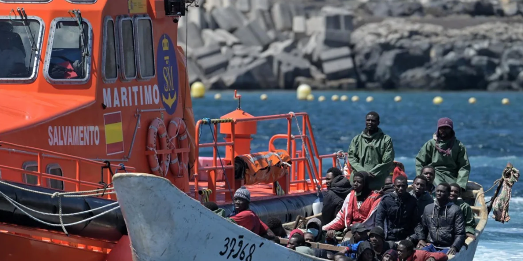 Rescatado un cayuco con 53 inmigrantes en El Hierro