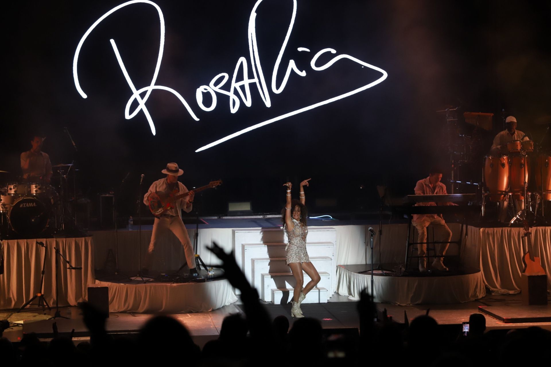 El vendaval de Rosario Flores en Córdoba, en imágenes