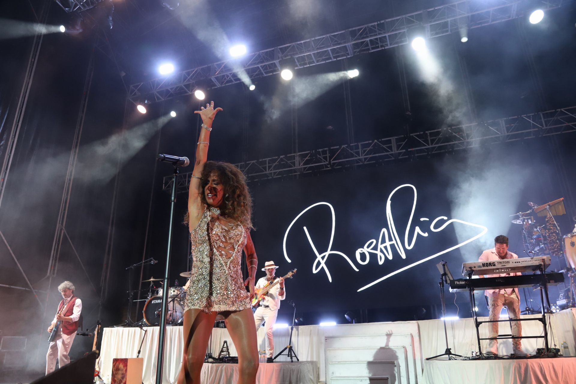 El vendaval de Rosario Flores en Córdoba, en imágenes