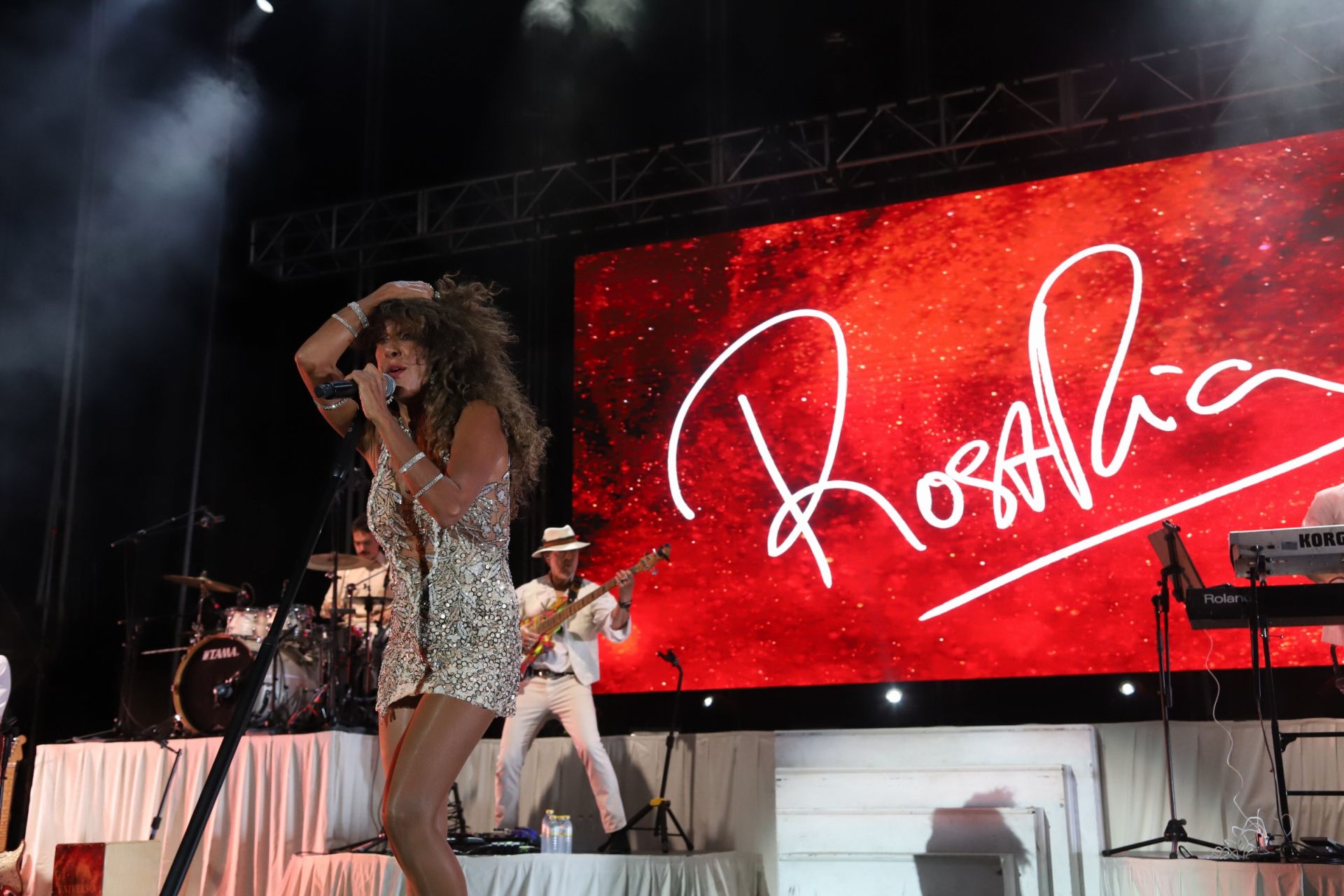 El vendaval de Rosario Flores en Córdoba, en imágenes