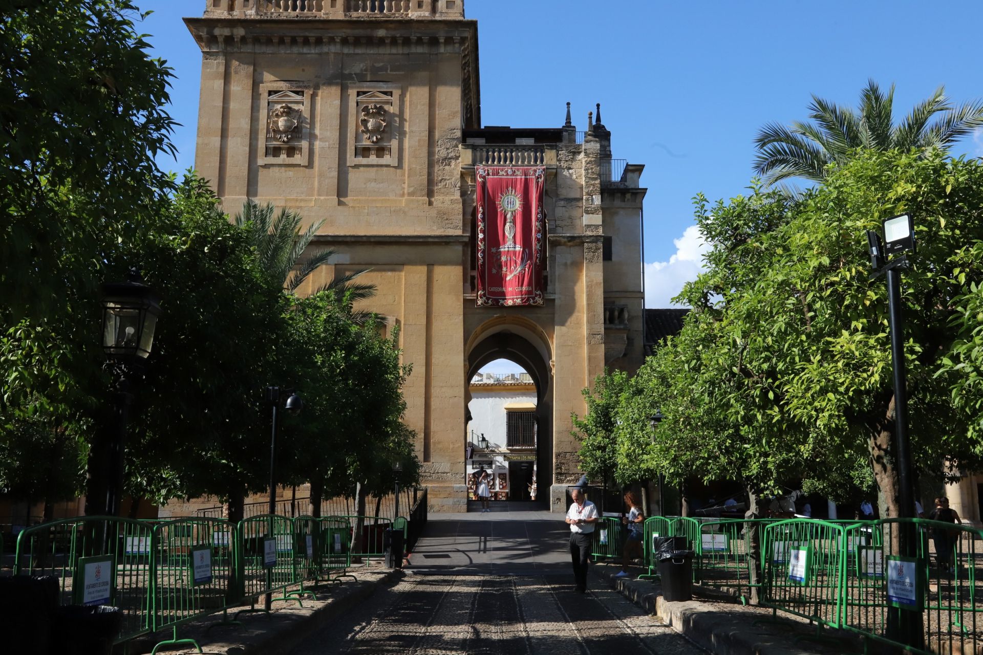 Los preparativos del Vía Crucis Magno de Córdoba, en imágenes