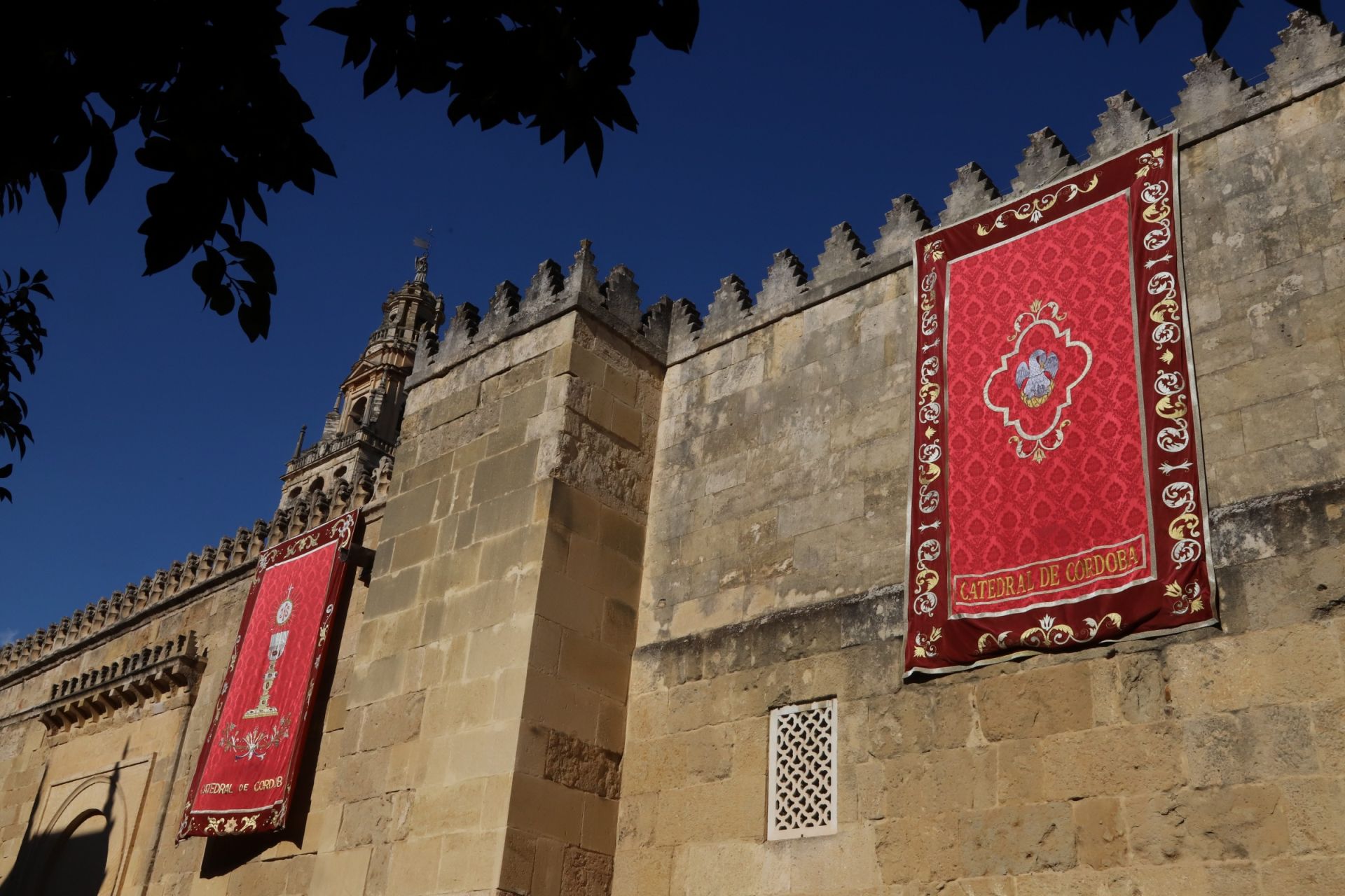 Los preparativos del Vía Crucis Magno de Córdoba, en imágenes