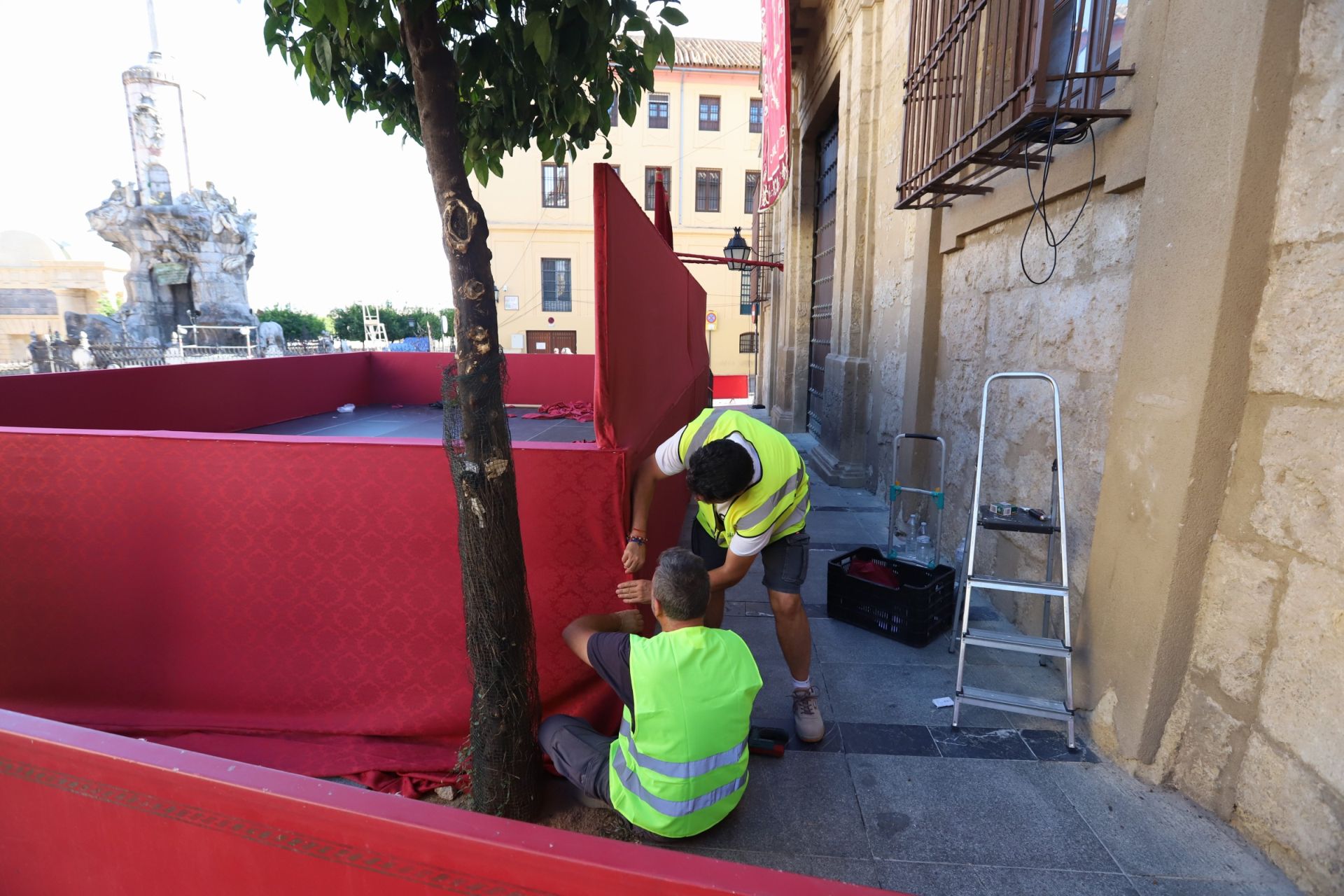 Los preparativos del Vía Crucis Magno de Córdoba, en imágenes