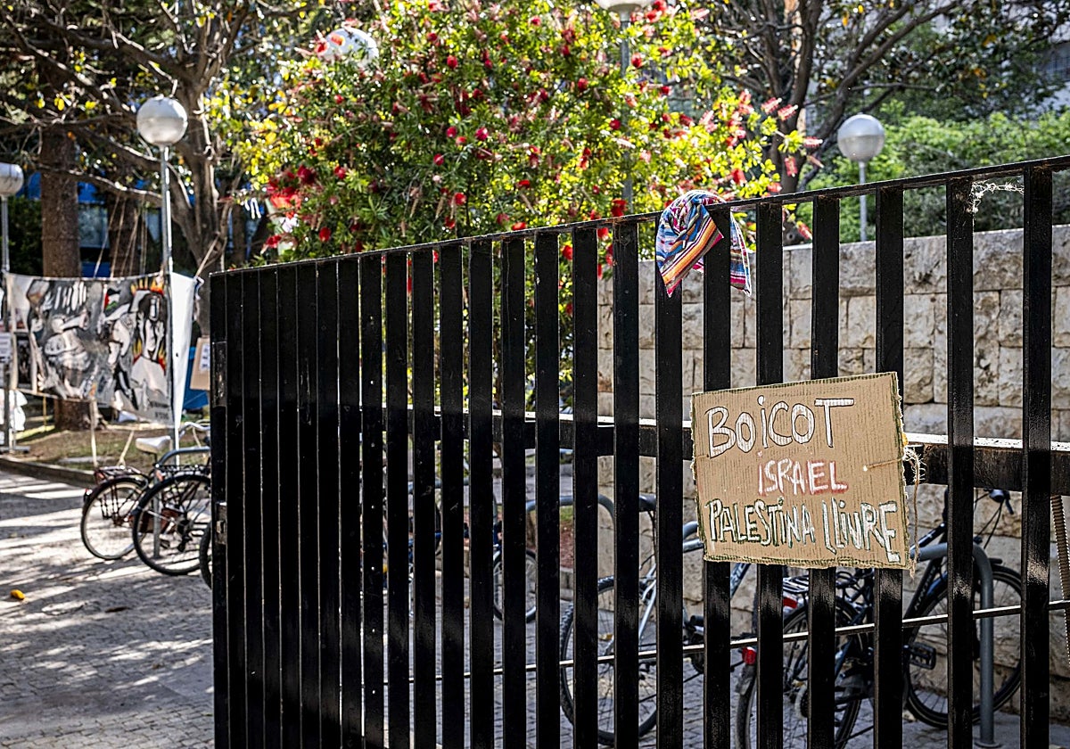 Imagen de la acampada por Palestina celebrada en mayo de 2024 en la facultad de Filosofía de la Universidad de Valencia