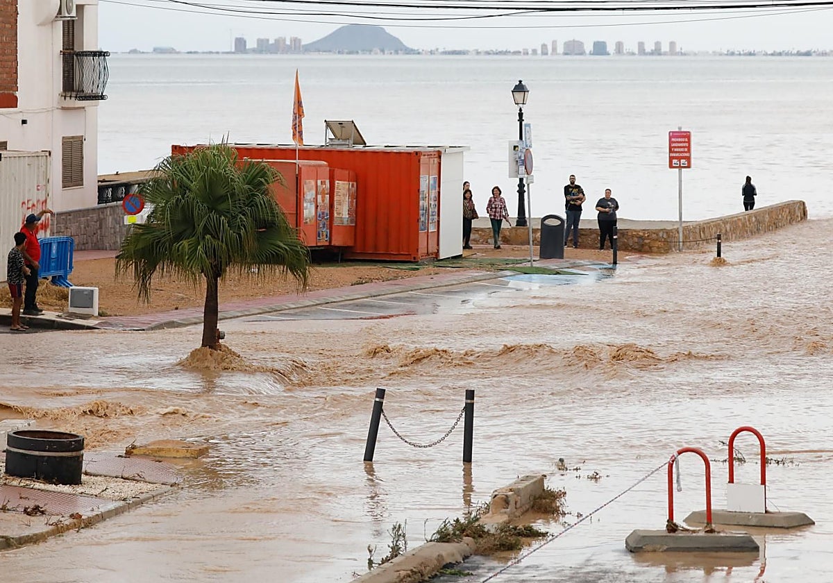 Efectos de las lluvias torrenciales en Los Alcázares, este sábado