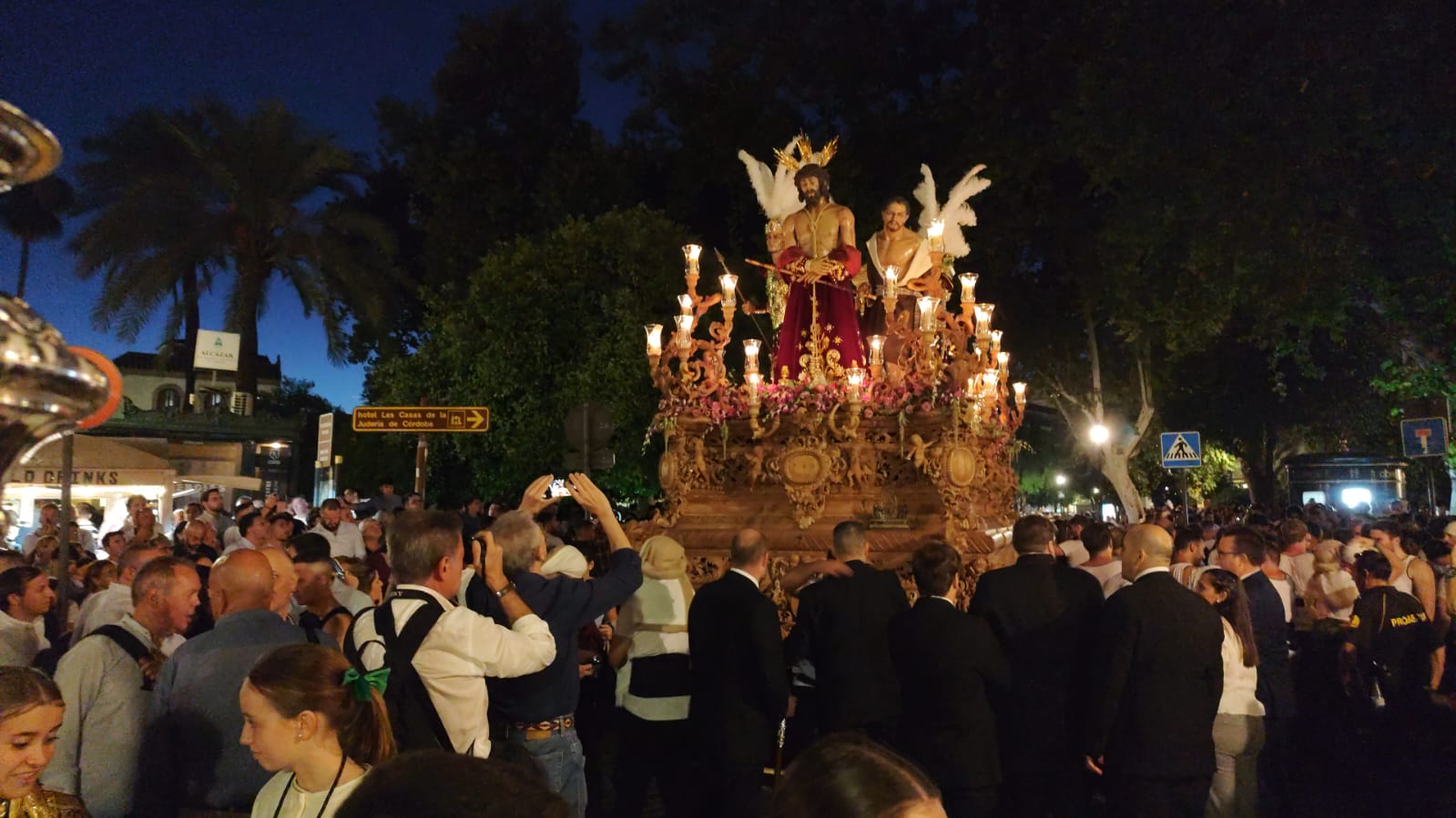 Vía Crucis Magno de Córdoba: una celebración que envuelve a la ciudad de bellas imágenes