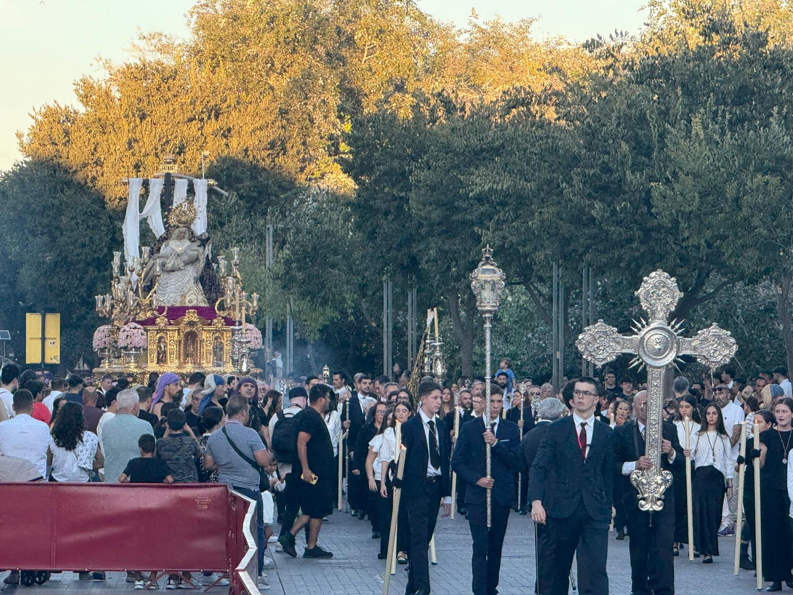 Vía Crucis Magno de Córdoba: una celebración que envuelve a la ciudad de bellas imágenes