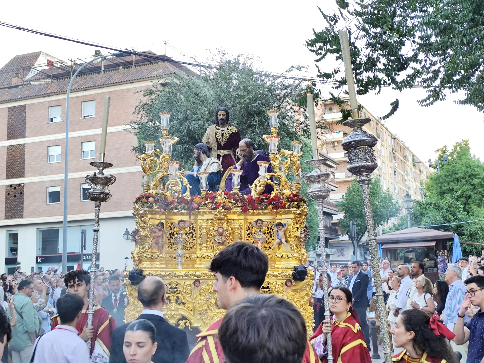 Vía Crucis Magno de Córdoba: una celebración que envuelve a la ciudad de bellas imágenes