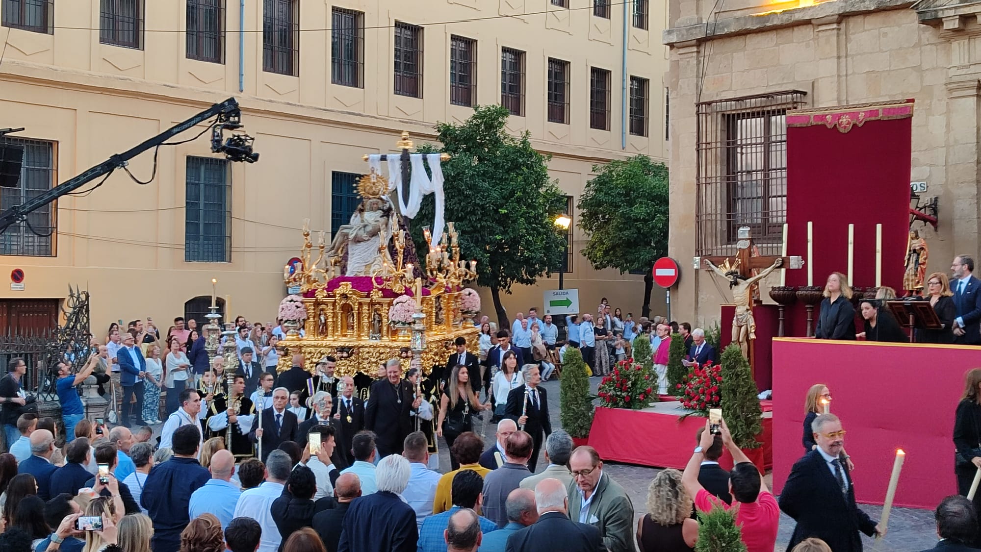 Vía Crucis Magno de Córdoba: una celebración que envuelve a la ciudad de bellas imágenes