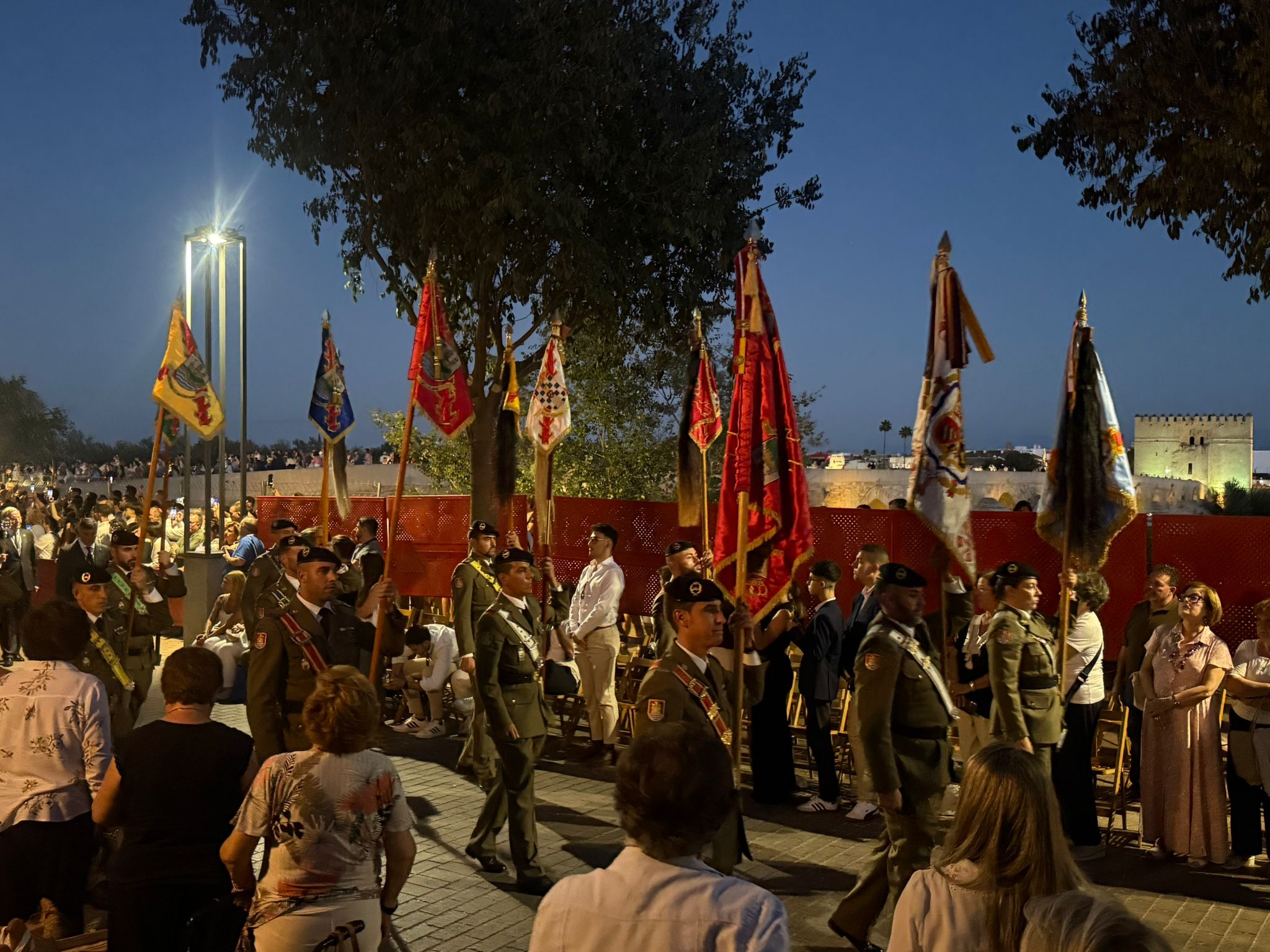 Vía Crucis Magno de Córdoba: una celebración que envuelve a la ciudad de bellas imágenes