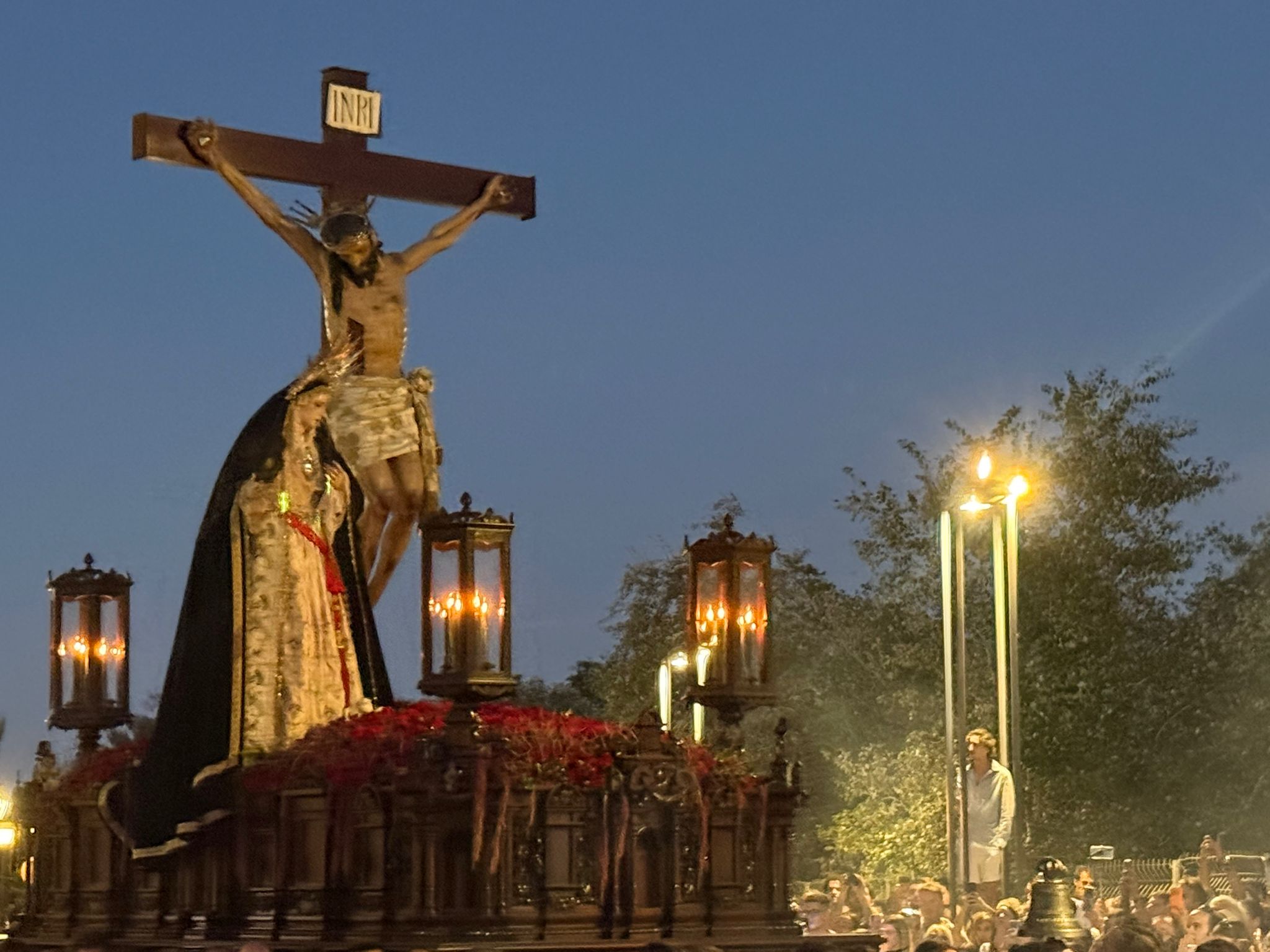 Vía Crucis Magno de Córdoba: una celebración que envuelve a la ciudad de bellas imágenes
