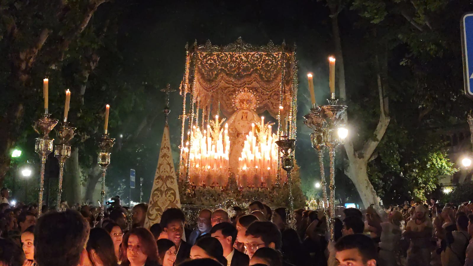 Vía Crucis Magno de Córdoba: una celebración que envuelve a la ciudad de bellas imágenes