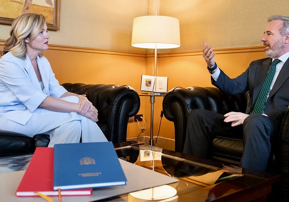 Encuentro en el edificio Pignatelli de Zaragoza entre Pilar Alegría y Jorge Azcón, el pasado 16 de julio