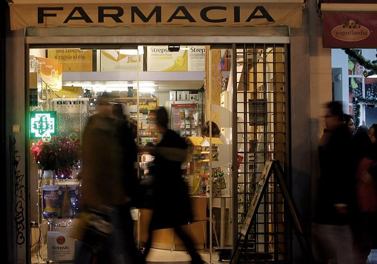 Imagen de archivo tomada frente a una farmacia en la Comunidad Valenciana