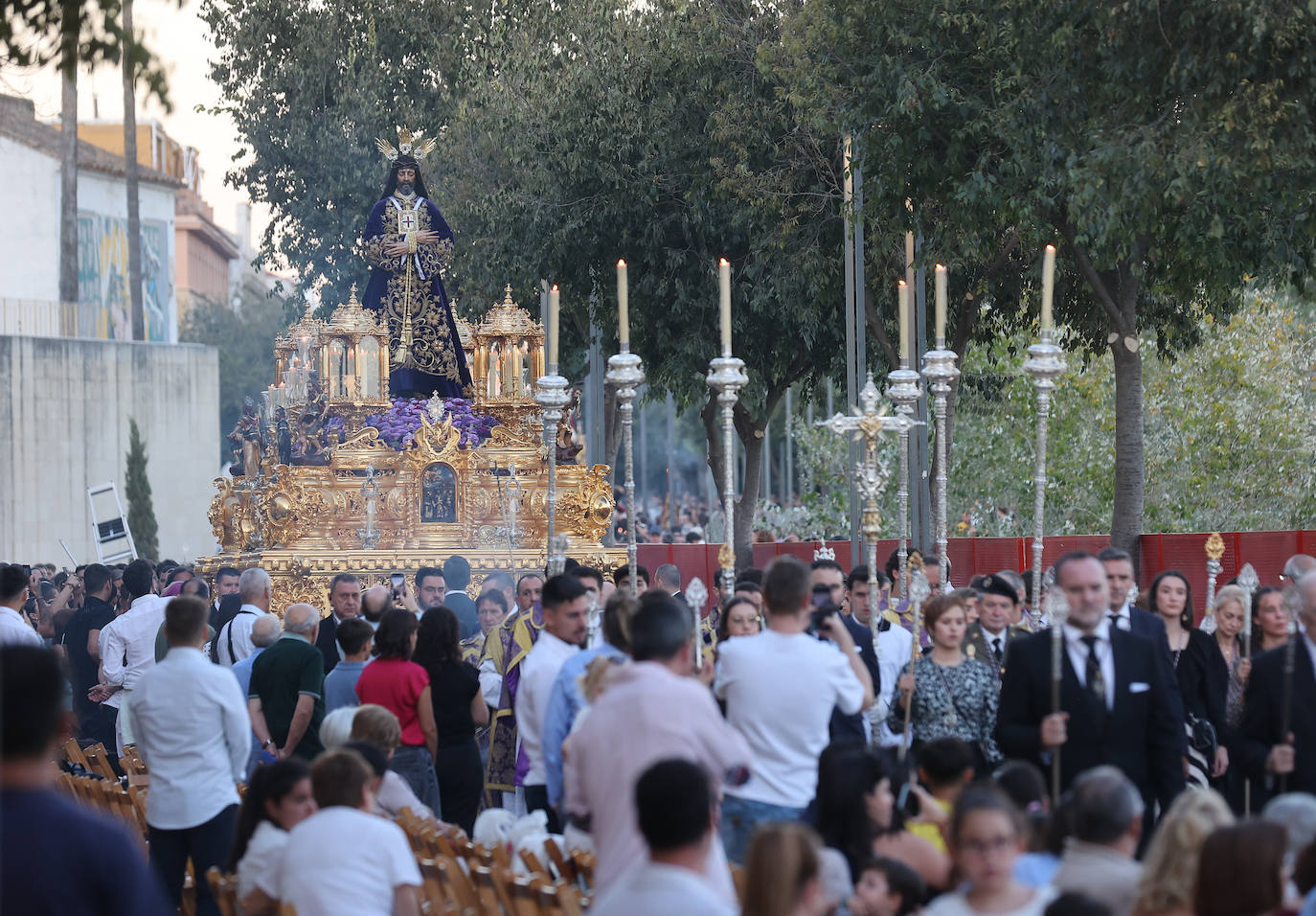 Las mejores imágenes del Vía Crucis Magno de Córdoba