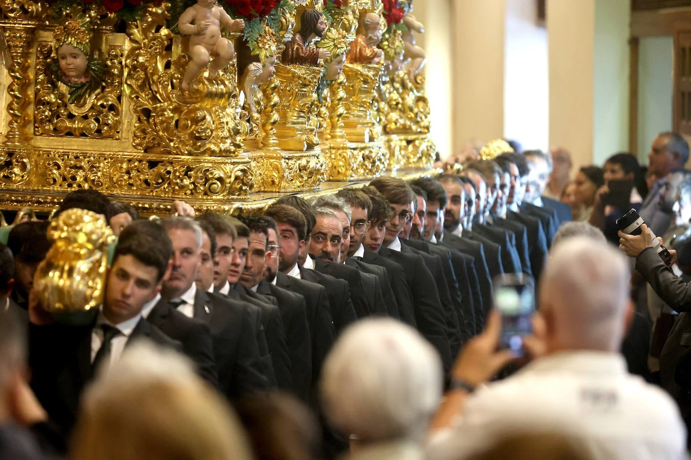 Las mejores imágenes del Vía Crucis Magno de Córdoba