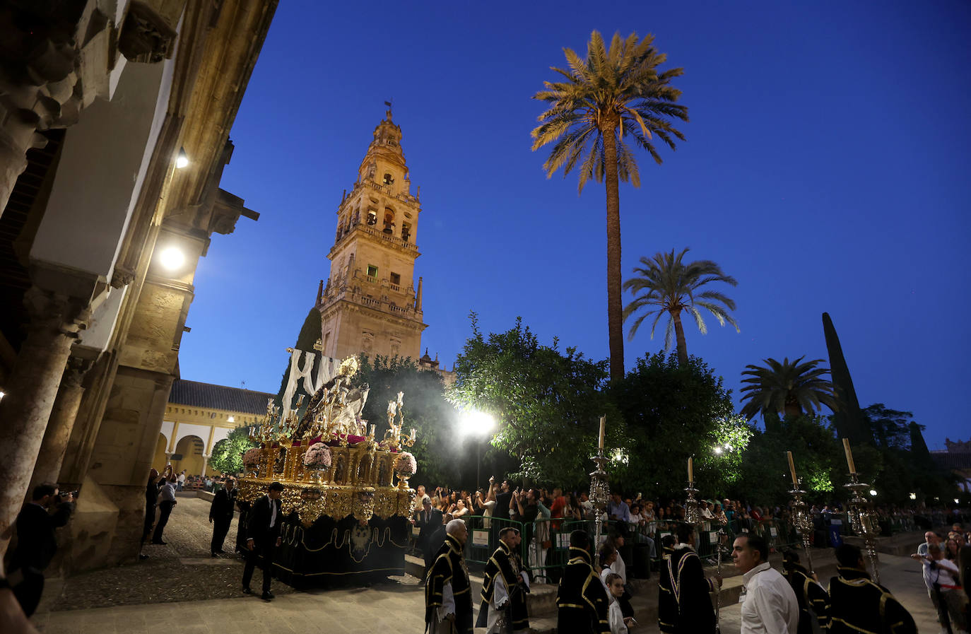 Las mejores imágenes del Vía Crucis Magno de Córdoba