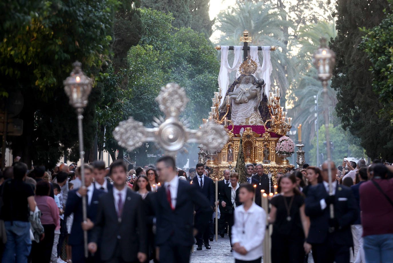 Las mejores imágenes del Vía Crucis Magno de Córdoba