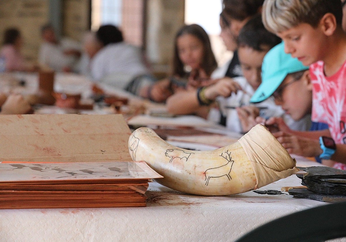 Talleres de pintura y exhibiciones centran las actividades del Día del Arte Ruprestre en Siega Verde
