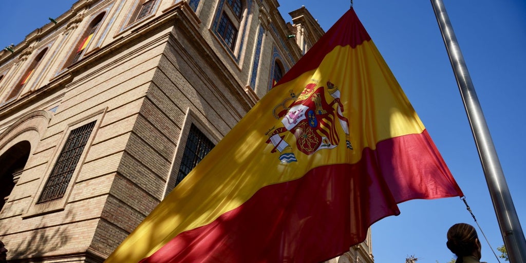 Un 12 de octubre marcado por la expectación por ver a la Familia Real y la tensión política en torno a Sánchez