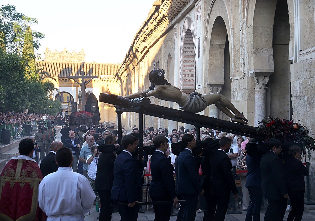 La Caridad de Pozoblanco entra a la Mezquita-Catedral, el sábado en el Vía Crucis Magno