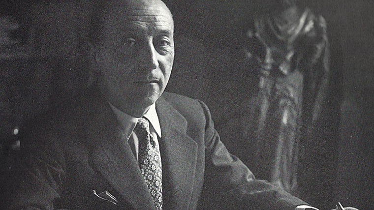 Luis Gutiérrez Soto en su estudio