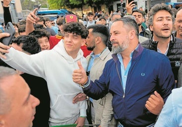 «Papá, mis amigos no te van a votar»: Vox arrasa entre el votante más joven