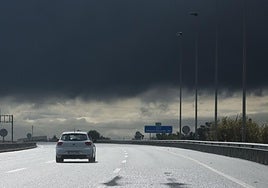 Carreteras cortadas y situación del metro en Valencia este domingo por el temporal de la dana Alice