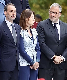 Imagen secundaria 2 - La familia real, la exhibición aérea y el presidente de las Cortes de Castilla y León, Carlos Pollán, en las celebraciones por el Día de la Hispanidad