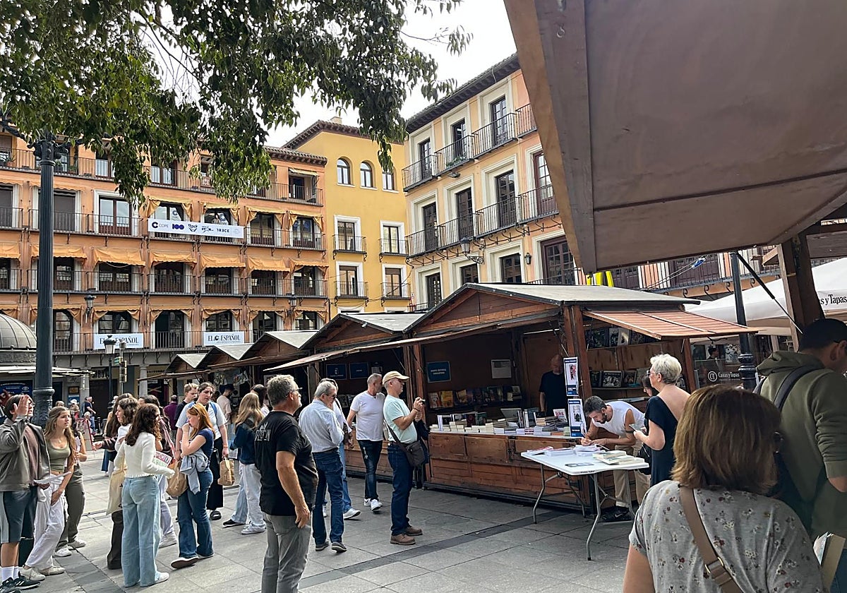 El PSOE urge a recuperar la ambición cultural de la Feria del Libro y denuncia el abandono de certámenes literarios