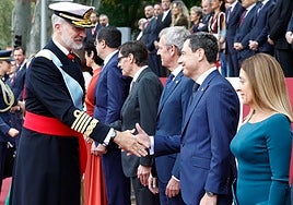 Juanma Moreno admite que la crisis del cáncer de mama le puede costar la mayoría absoluta en Andalucía