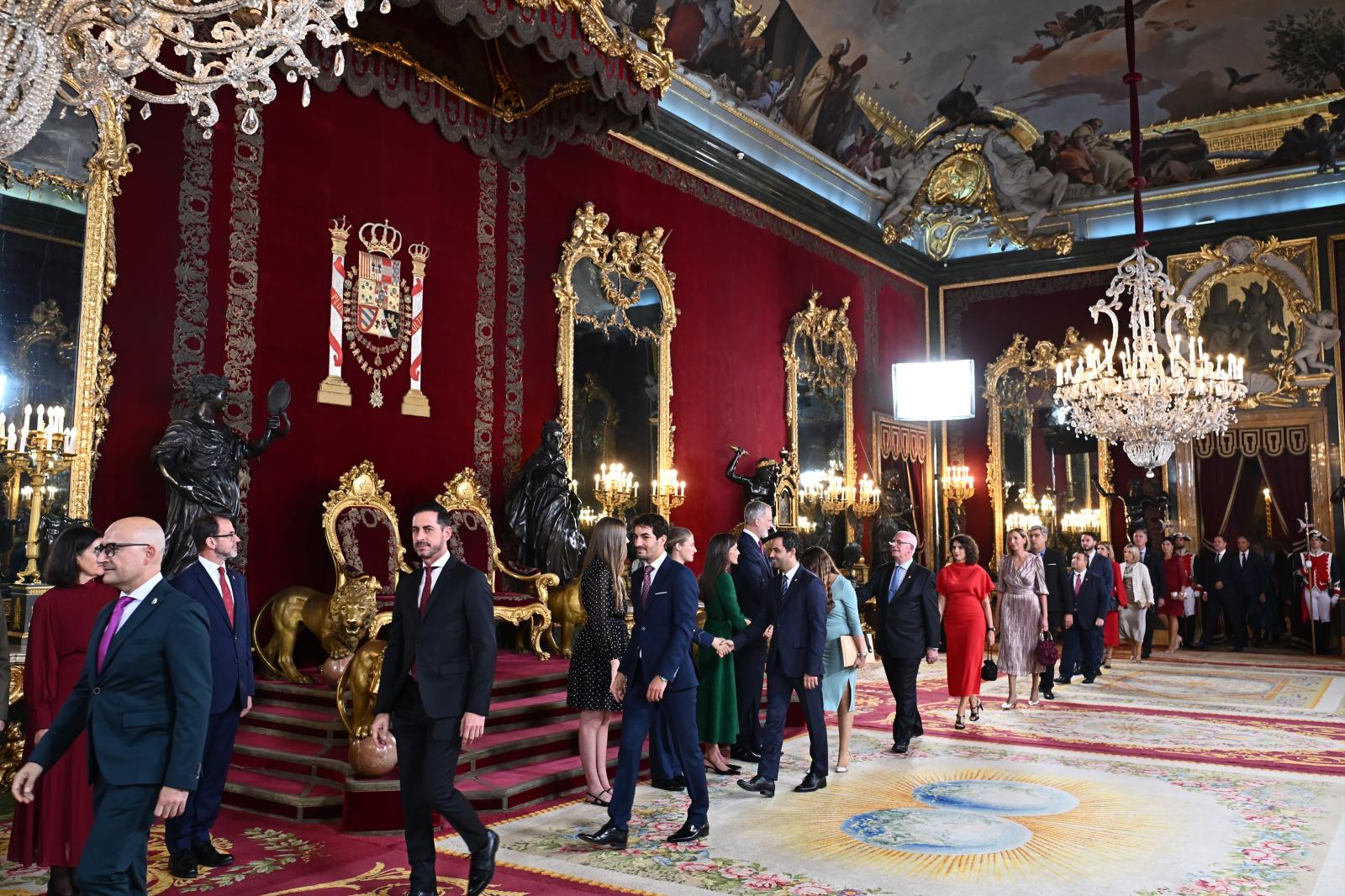 Vista general del besamanos, que ha durado poco más de una hora