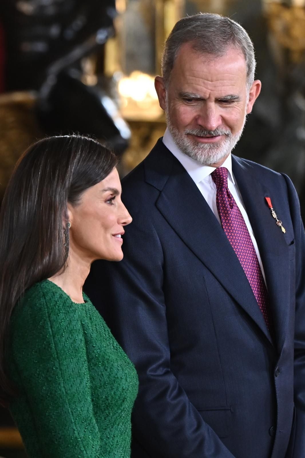 Esta es la primera ocasión en la que los Reyes comparten con sus hijas este acto protocolario, aprovechando que la Infanta Sofía ya ha cumplido la mayoría de edad y ha podido viajar de Portugal, donde estudia, a España para el 12 de Octubre