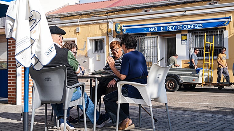 Terraza del bar en el municipio vallisoletano de Cogeces de Íscar