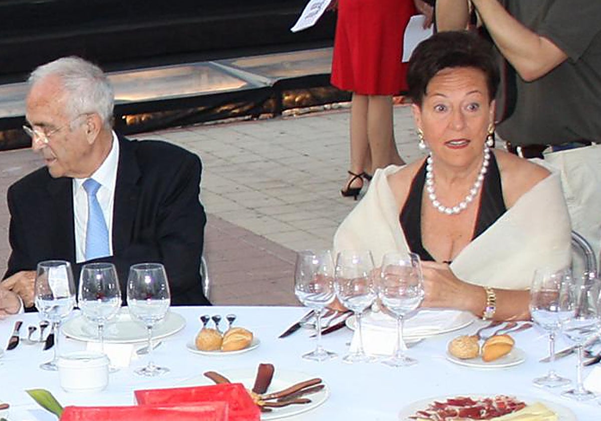 María del Carmen Martínez junto a su marido, Vicente Sala, exvicepresidente de la Caja de Ahorros del Mediterráneo (CAM)