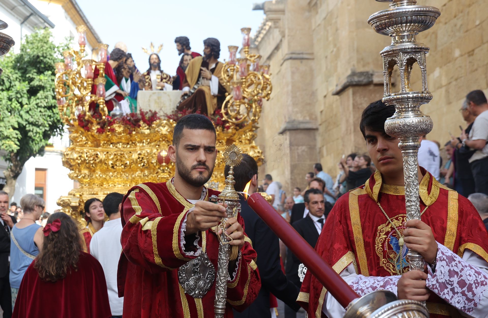 El alegre traslado de la Sagrada Cena de Córdoba y la Esperanza del Valle, en imágenes
