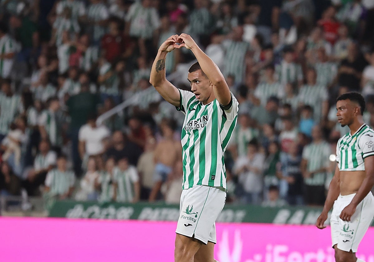 Adrián Fuentes celebra su tanto ante la Cultural Leonesa