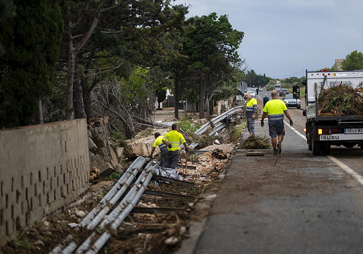 Tareas de reconstrucción en Alcanar (Tarragona)