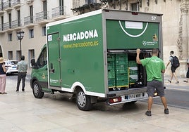 Mercadona busca personal para repartir pedidos tres días a la semana por 1.300 euros al mes