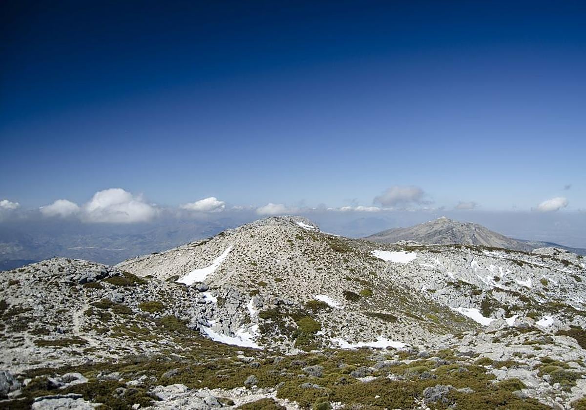 Un hombre de 50 años ha muerto al caerse mientras subía el pico Mágina