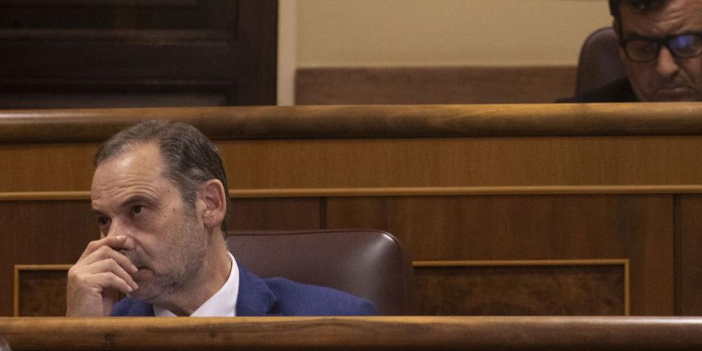 Ábalos anuncia en redes sociales que ha pedido al Supremo un abogado de oficio para declarar mañana
